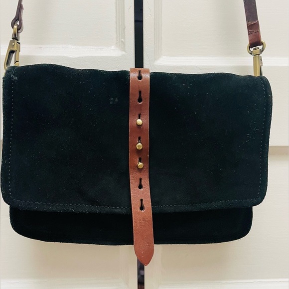 Christopher Kon black suede shoulder bag. Made in Montréal - Picture 2 of 7